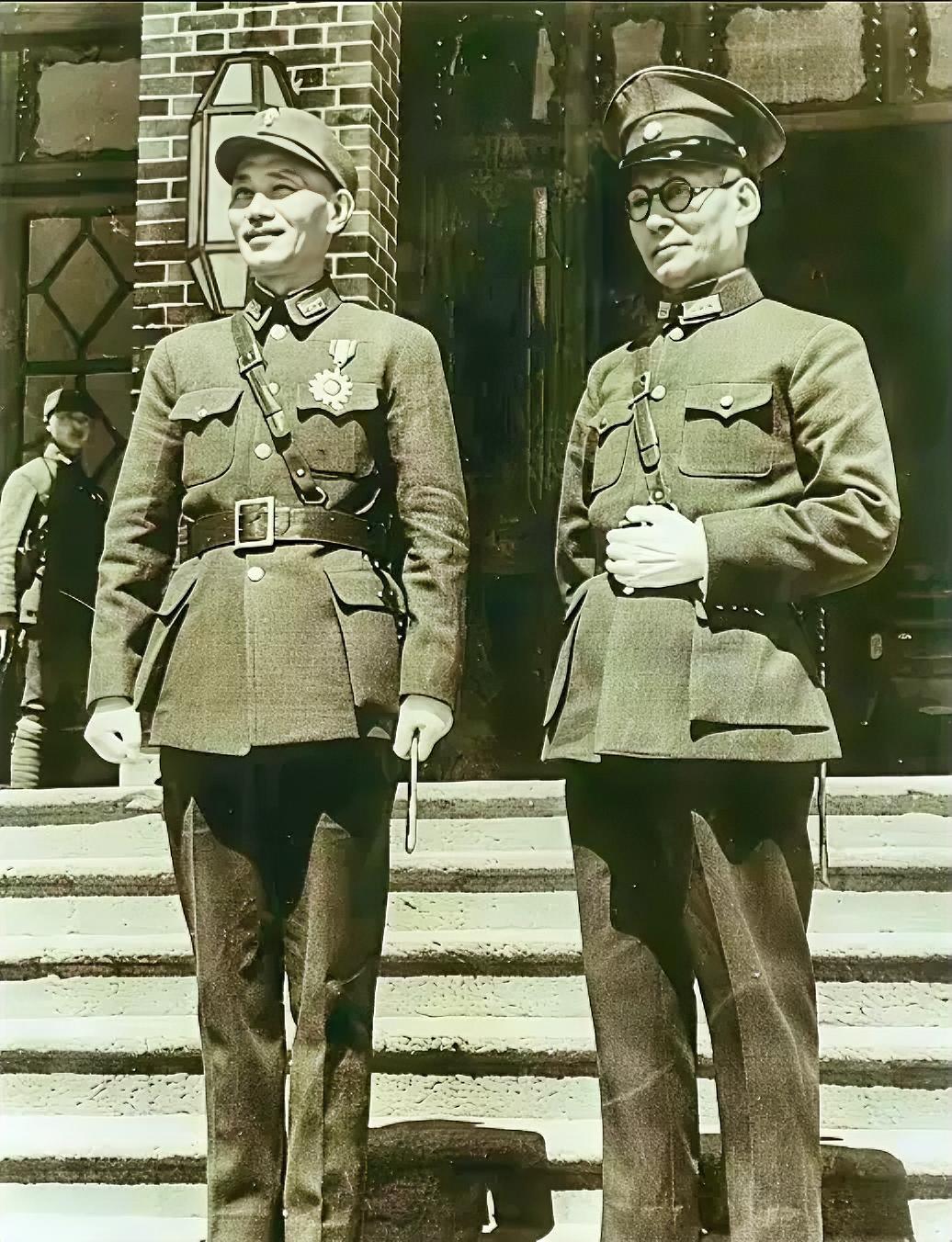 1947年，国民党上将龙云送女儿出国留学，刚到火车站，大队宪兵赶到，带队军官说：