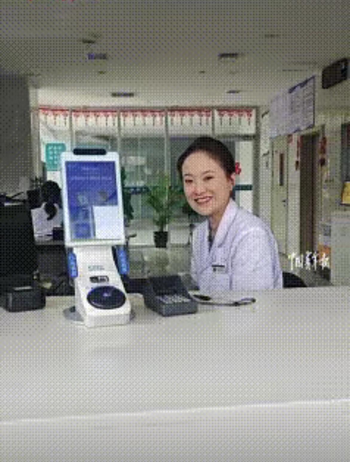 网友: “这真的是医者仁心，大爱无疆。” 

这下火了！不仅濮阳的人知道了，连全