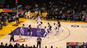 不想混了！拉塞尔“戏耍”詹姆斯，但却是10佳球！
北京时间1月22日，湖人与开拓