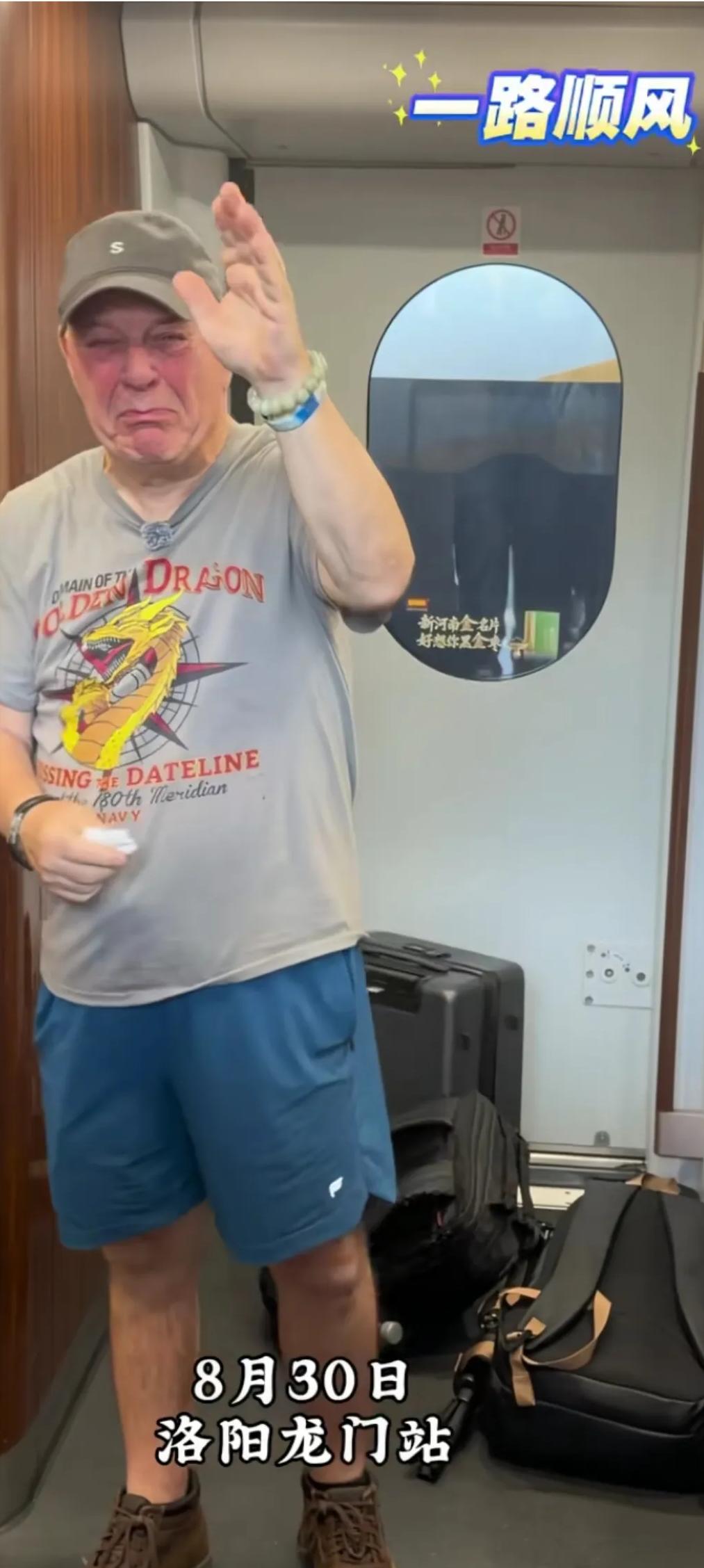 相见时难别亦难!赛考斯又哭了。这一次，不是因为终于重逢，而是因为又到了分别的时候