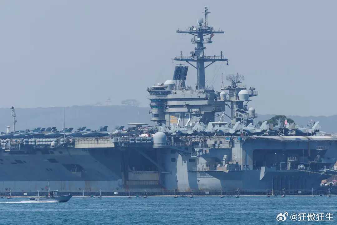 中东全面战争一触即发 3月1日17时15分，伊朗宣布用四枚弹道导弹打击美国海军航