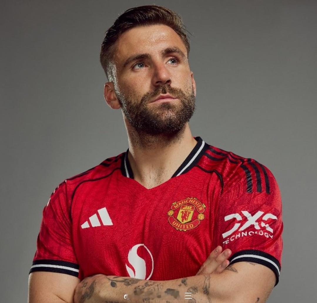 卢克·肖迎曼联生涯300场里程碑！前299场4球30助攻本轮英超曼联客场对阵水晶