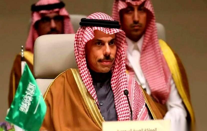 以色列这次是真把中东那根“易碎”的红线，当成皮筋儿在扯了。
在加沙还没收手，转头