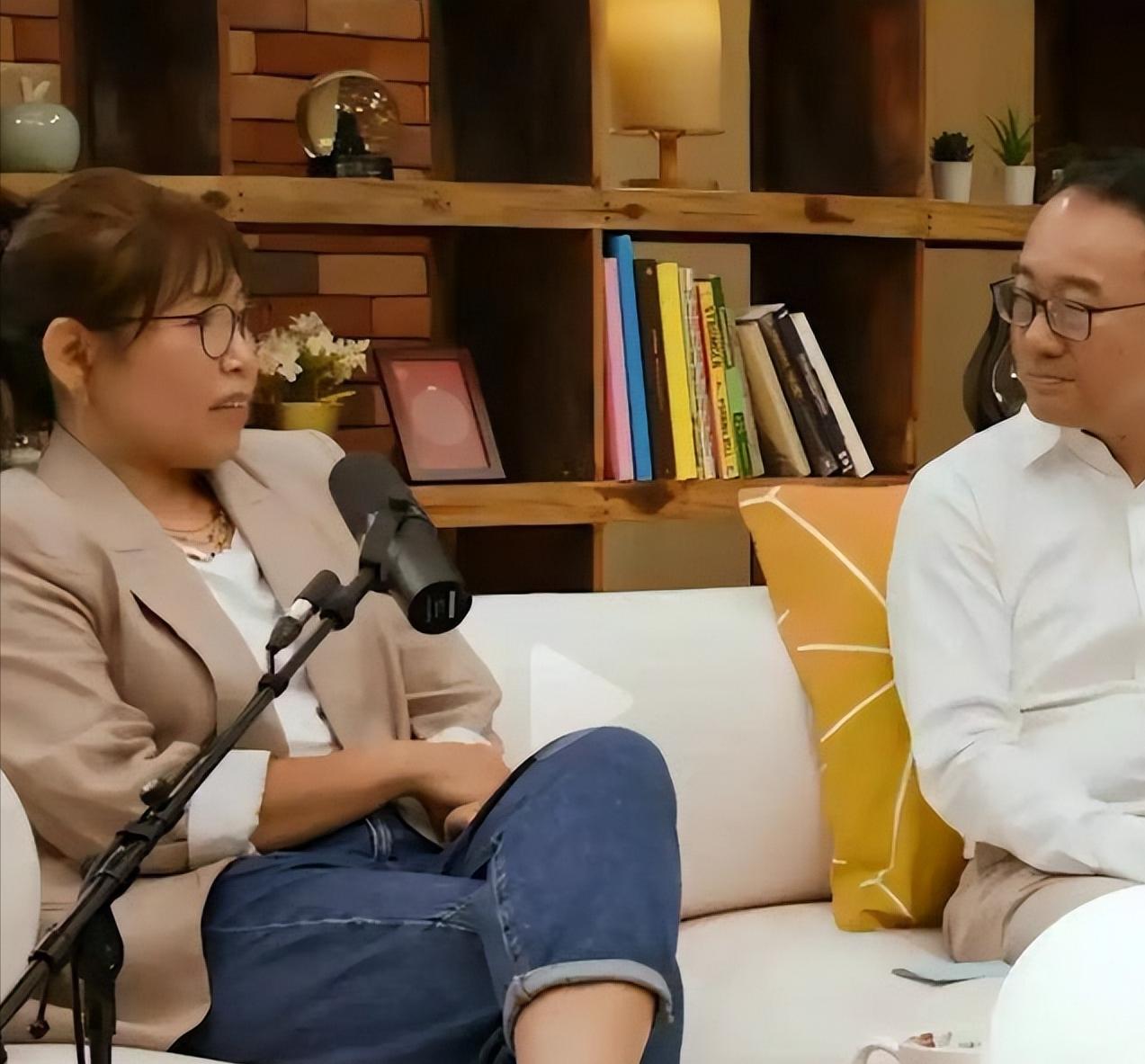 可笑的优越感！新加坡记者陈丹薇在接受印度采访的时候，替十四亿中国人做心理分析。她