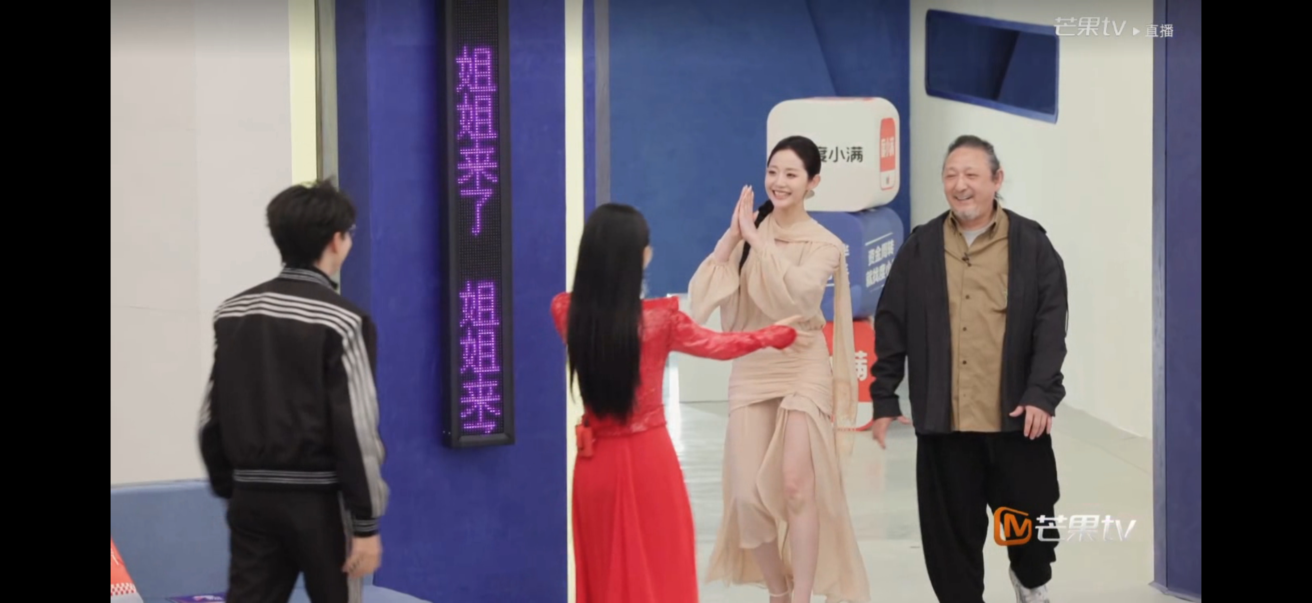 万千惠送考人是老公即便音乐剧行程满满，三宝仍不远奔波到长沙，只为亲自护送万千惠开