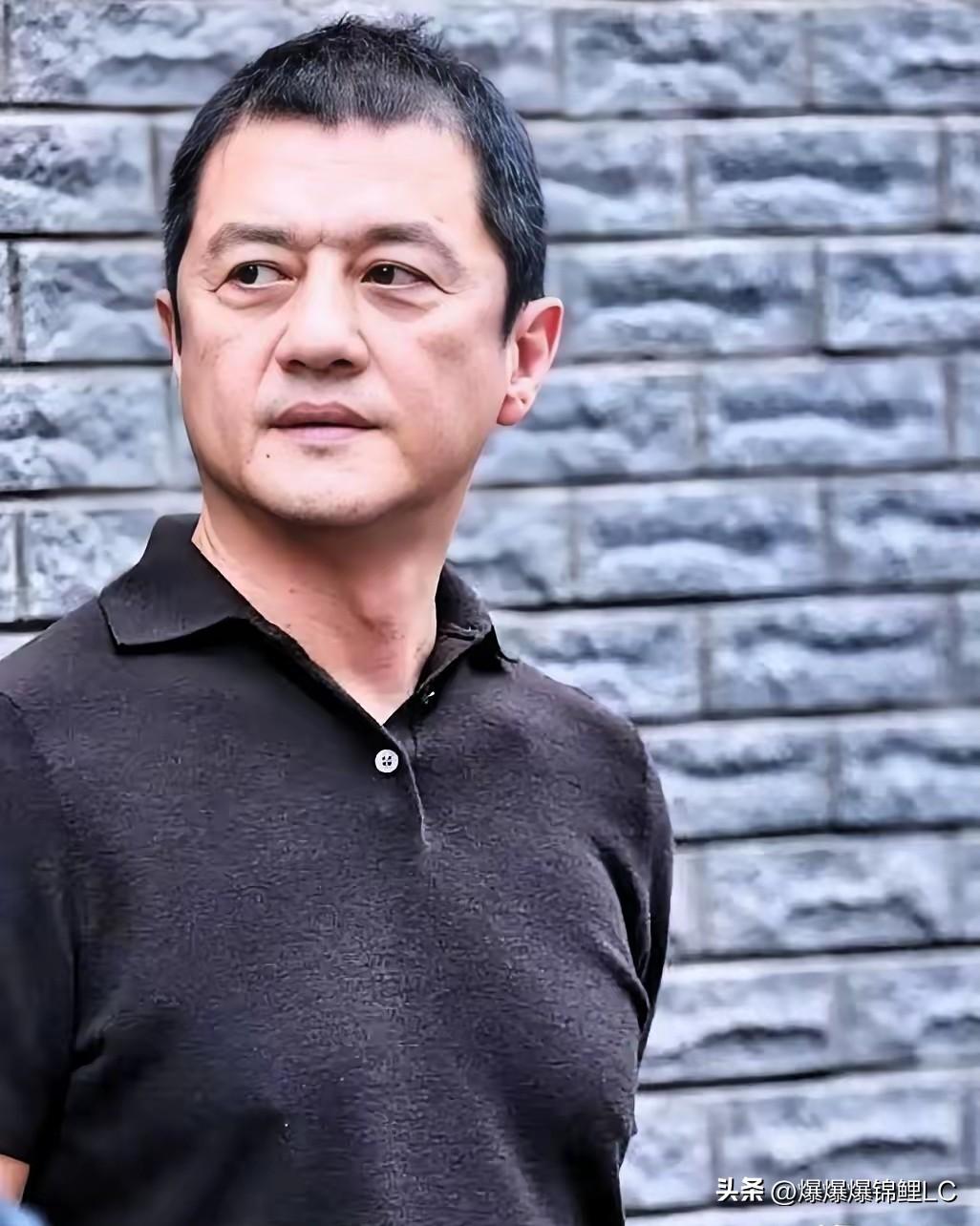 3月31号的热搜真让人有点看不懂。

李亚鹏居然又跑去卖咖啡了。

说实话，看到