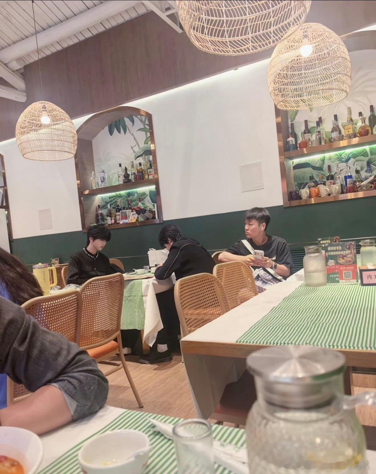 桂瑞出门双人约会了 