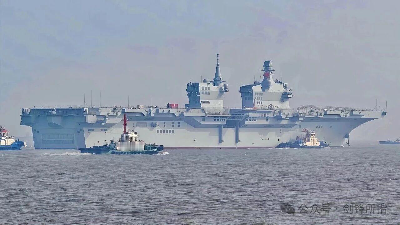 076两栖攻击舰四川舰，直接第3次海试就拉到南海去做科研试验了！
很有可能这一次