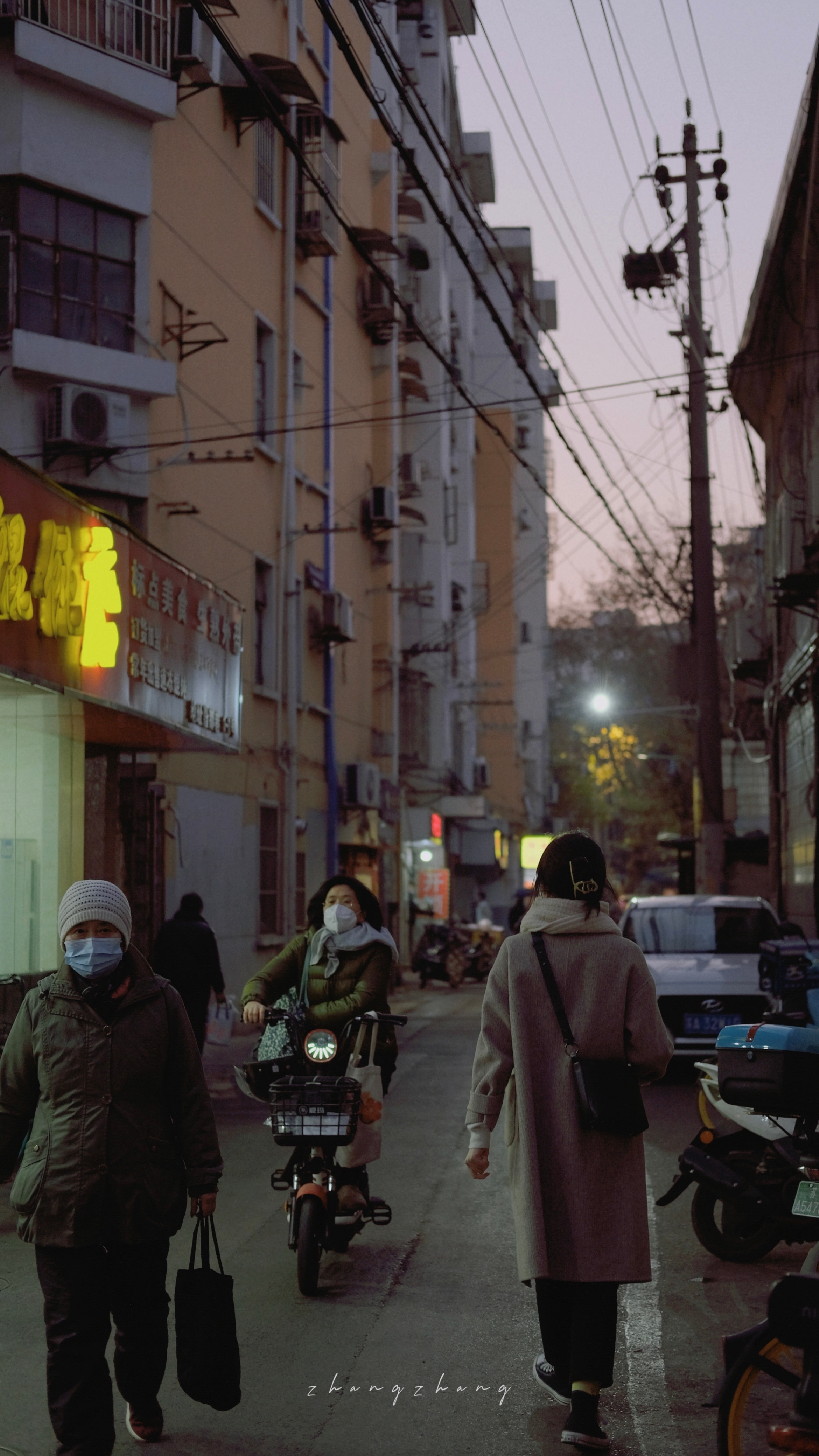 重要的不是理解，是在不理解的地方去发现尊重，人与人之间，理解为虚，尊重比理解实在