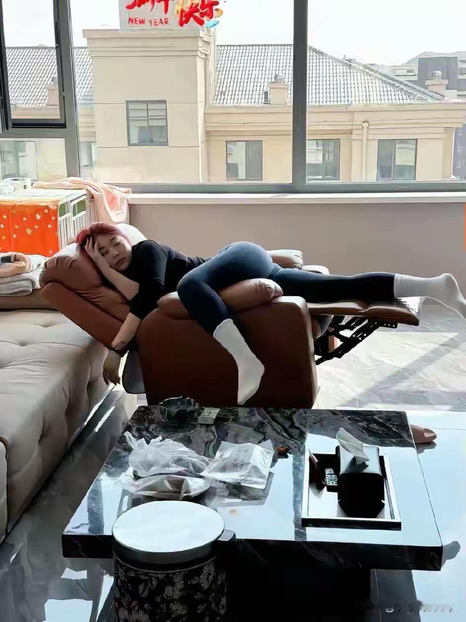 谁知道这个是一个人还是两个人？
一个人真好，想怎么来就怎么来。