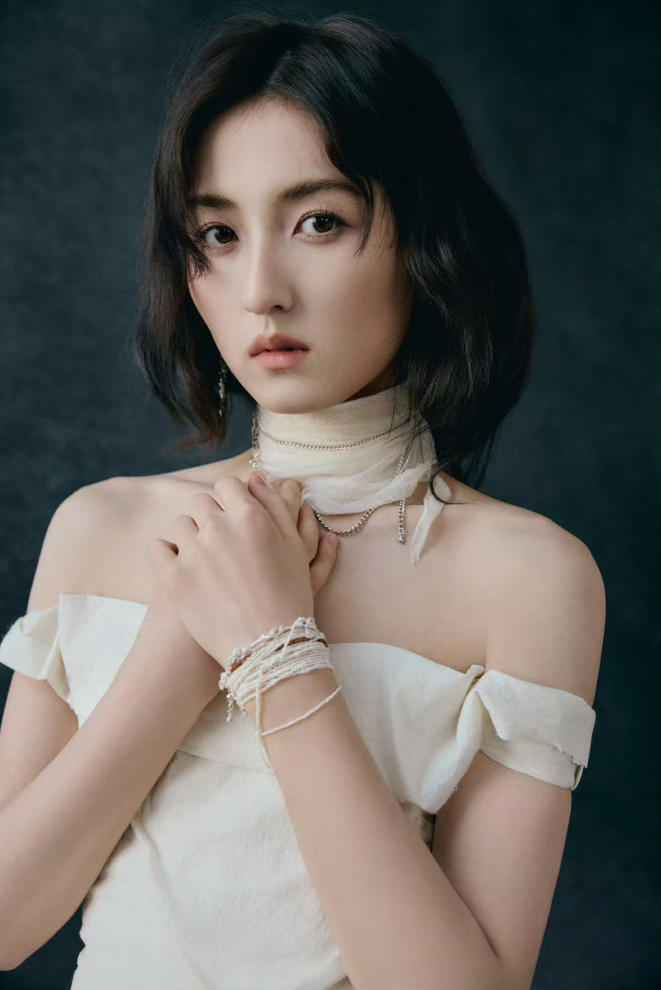 亮相CMG中国电影盛典，身着Marina Eerrie特别定制礼服——皱褶薄纱层