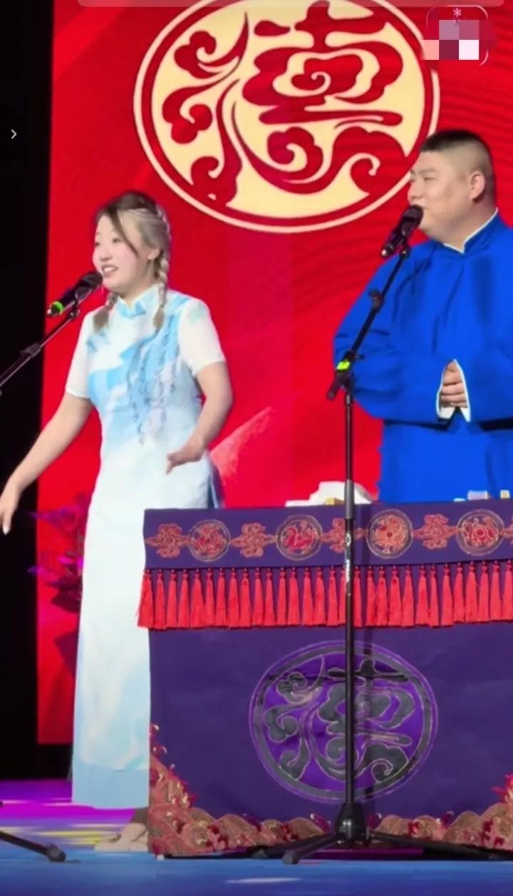 【赵芸一衣锦返乡，最应该感谢是谁呢？】
20日，德云鼓曲社在吉林有专场演出，赵芸