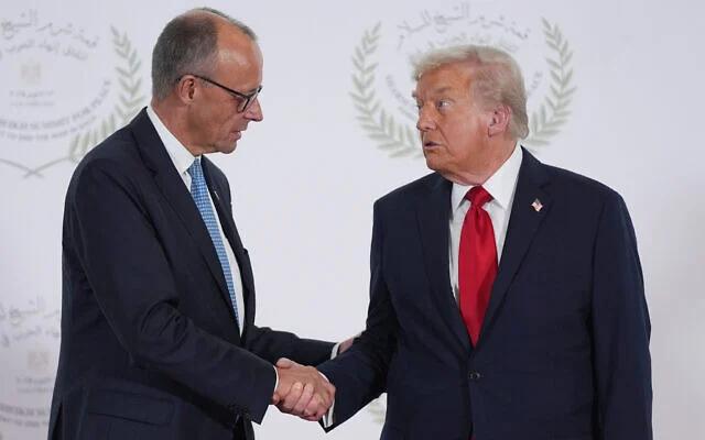 美国总统特朗普周四在社交平台发文，批评德国总理默茨应专注于结束俄乌冲突及解决国内