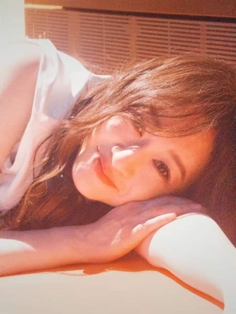李小冉喜欢这个光线下的我李小冉未修生图在此 李小冉未修生图也好美！ 
