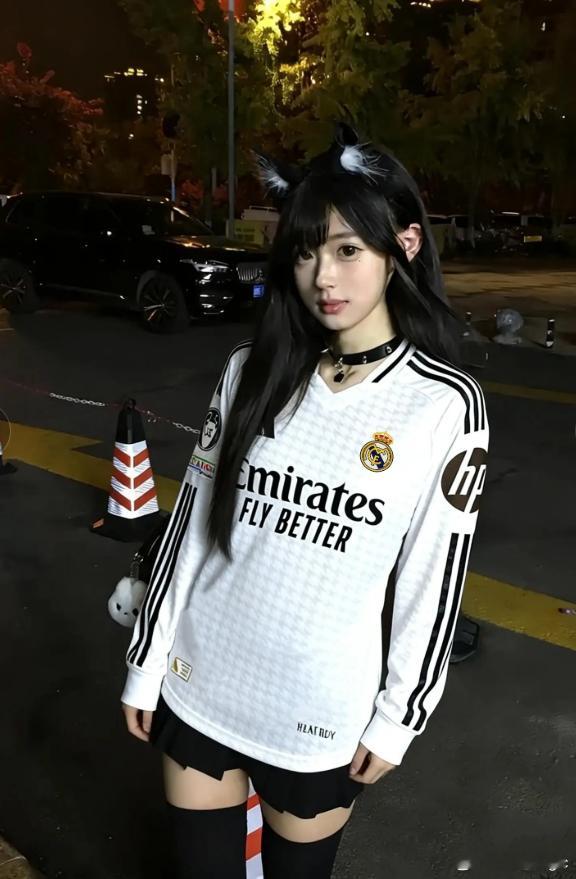 欧冠巅峰夜｜猜中一场比分，18.8元现金🧧直接安排！  1. 点赞+转发本内容