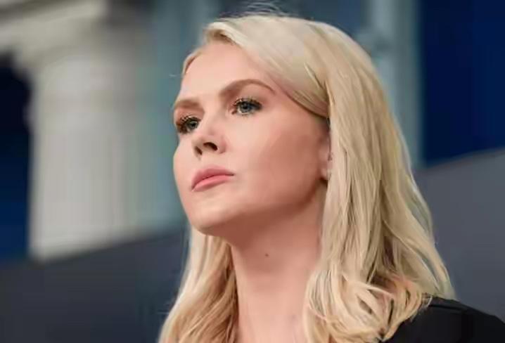 谁能想到，特朗普最信任的女秘书卡罗琳·莱维特，会在全球镜头前直接“摆烂”。

面