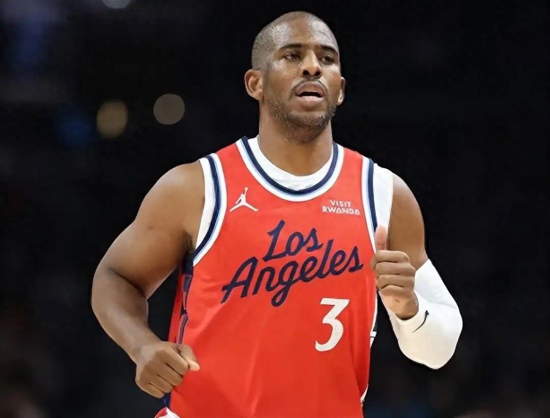 40岁的保罗在快船队待了还没多久，就被球队直接遣送回家了。这事儿搁谁身上都得憋屈