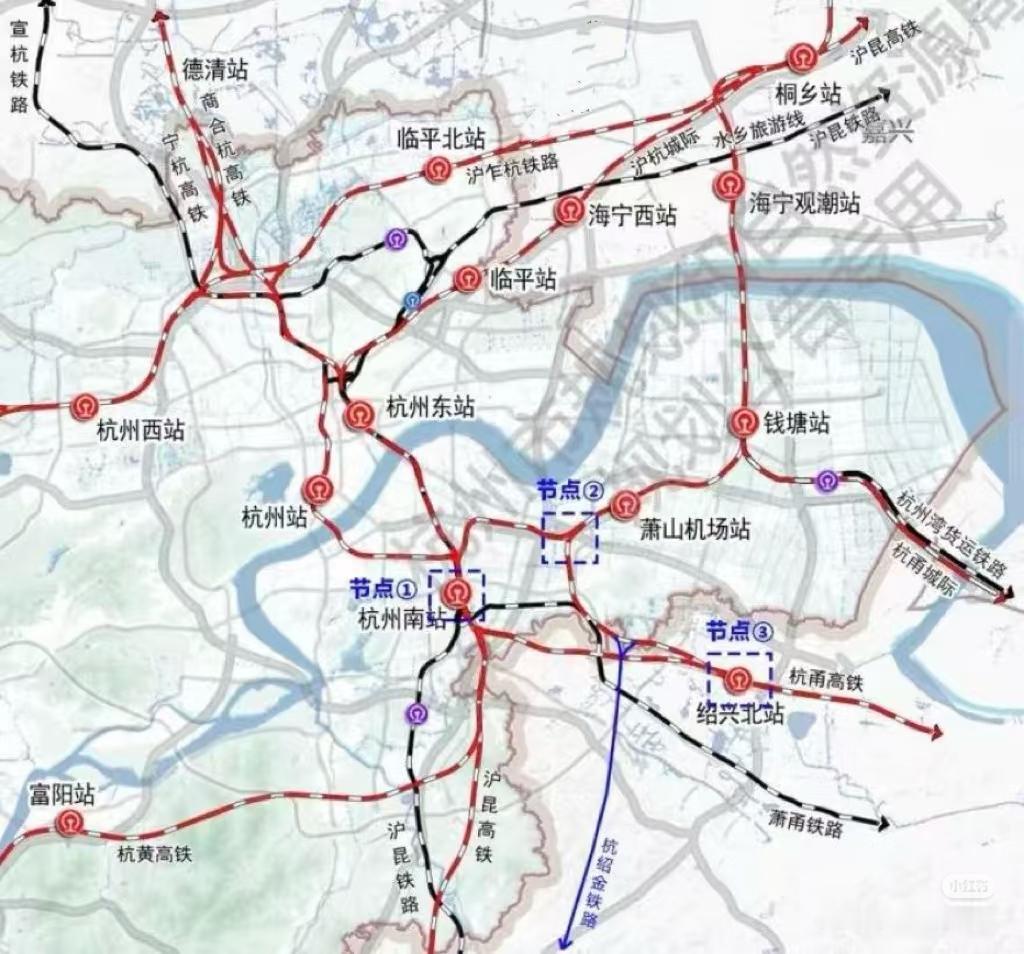 杭州高铁在地图上的地理位置固定不变，只是把萧山站和临平站更名为杭州南站、杭州北站