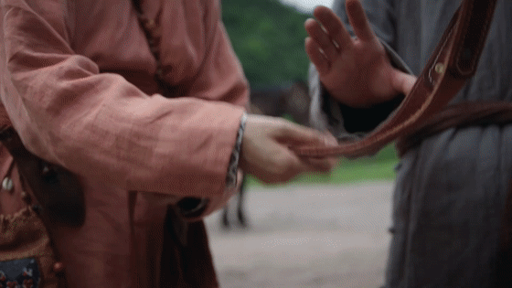 谁家男女主拉手比接吻还好嗑 特别喜欢这种成年人式的感情，没有大哭大闹的分别，只有