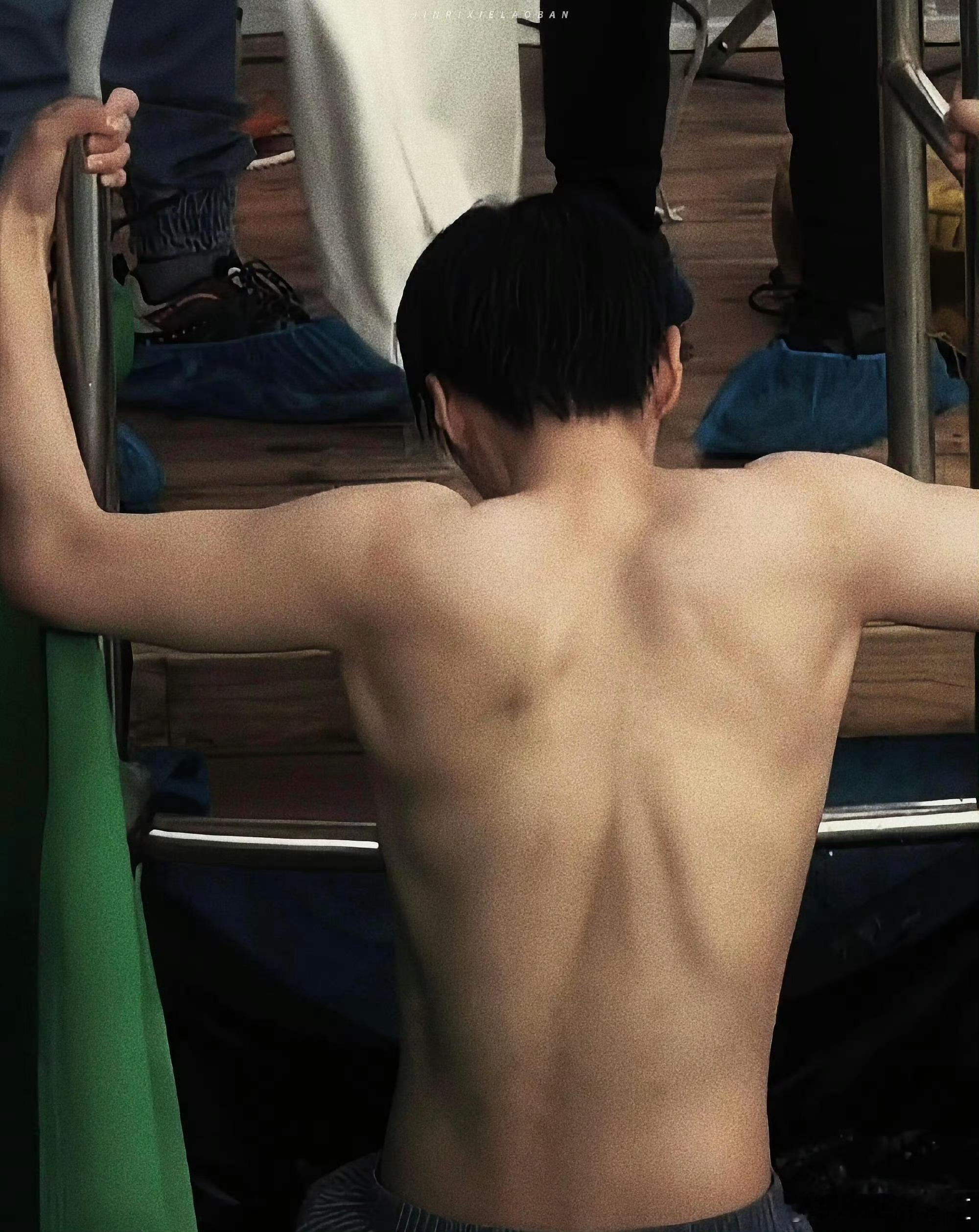 #王俊凯出道十一年最大尺度#哈哈哈哈哈哈好看爱看[打call]一起去影院支持！！