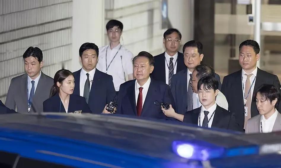 韩国总统李在明对原总统尹锡悦的恩怨是非常明显的，让人看到以后是非常的明白、明了，
