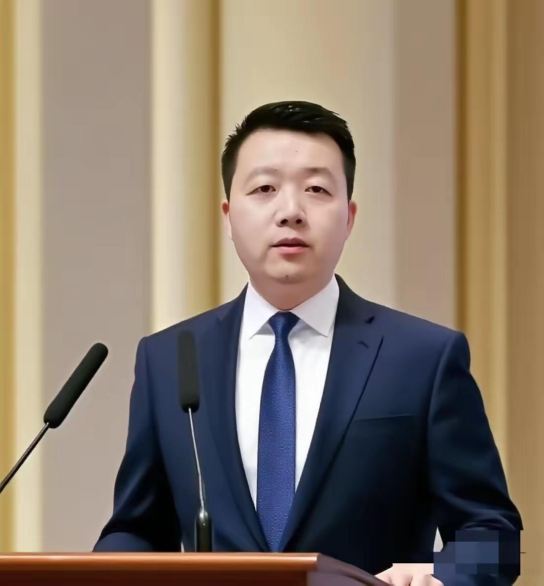 罗鸿这建议够正义，直接戳中很多原配的肺管子。
朋友陪老公白手起家，结果小三带球撞