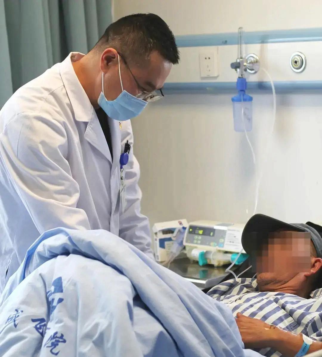 万万没想到，

安全套在关键时刻还能救命！

成都67岁大爷胃里藏了三十年的打火