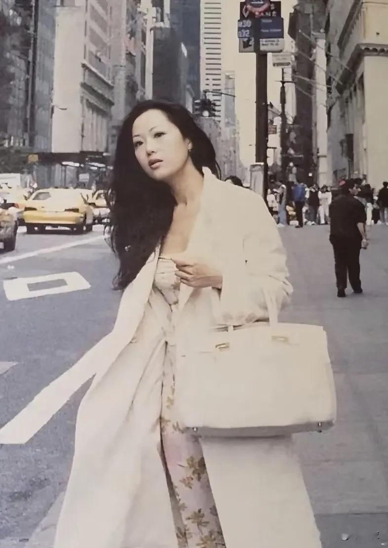 章小蕙当年那个离婚风波，我现在都还记得，虽然当年自己还很小，但记得港媒真的把她骂