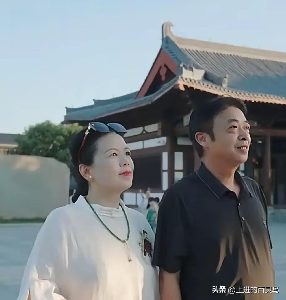 今晚许姚一篇短文，道尽了二十八年的人间荒唐。骨肉分离二十八载，耗尽半生光阴，终于