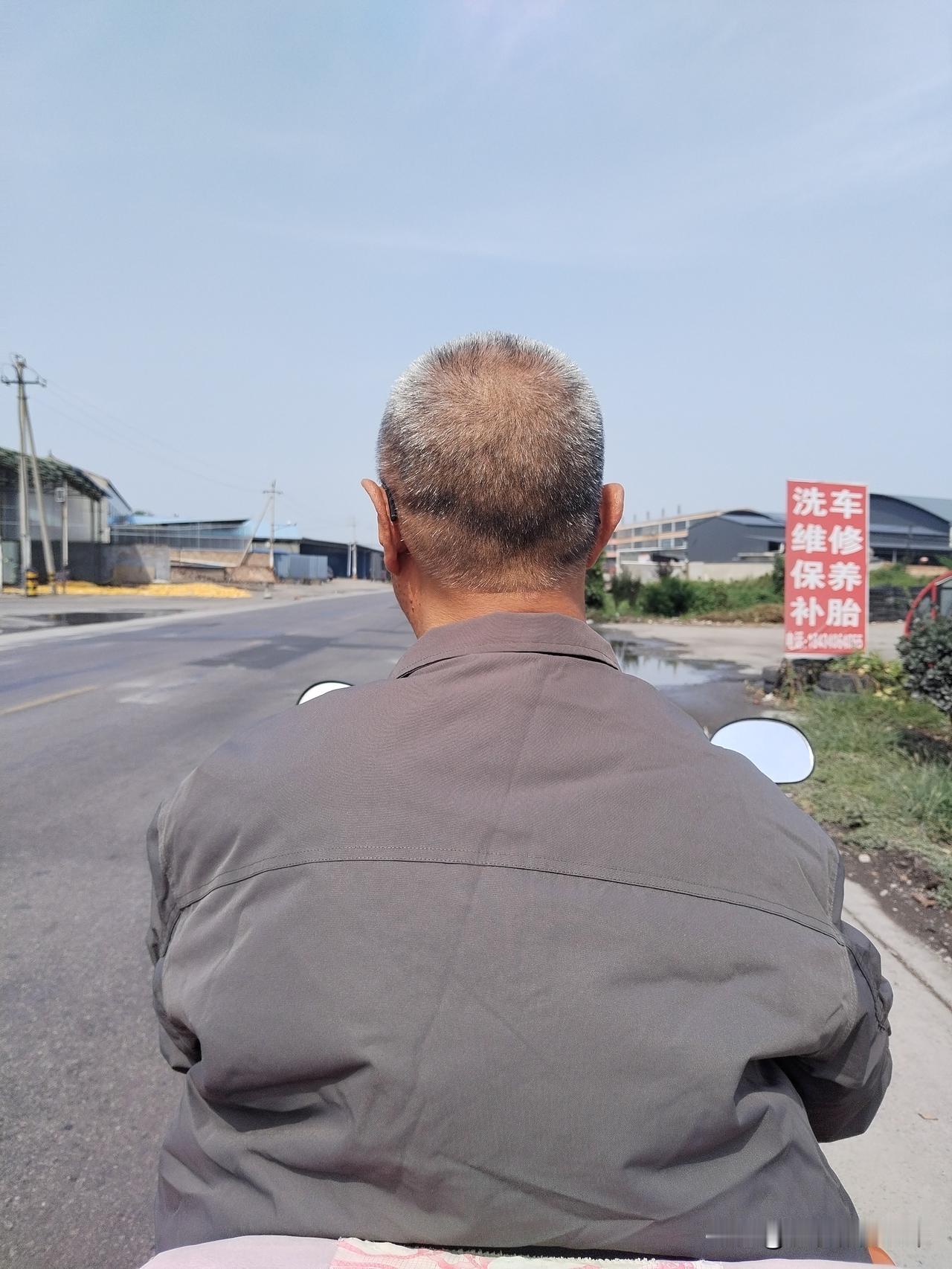 今天是教师节
一说起这教师，掌柜的40年前
也曾经干过一段教师
每月30元钱的工