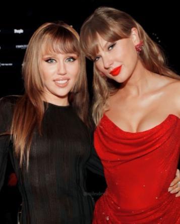 麦莉祝贺霉霉订婚 Miley Cyrus祝贺霉霉Taylor Swift和Tra