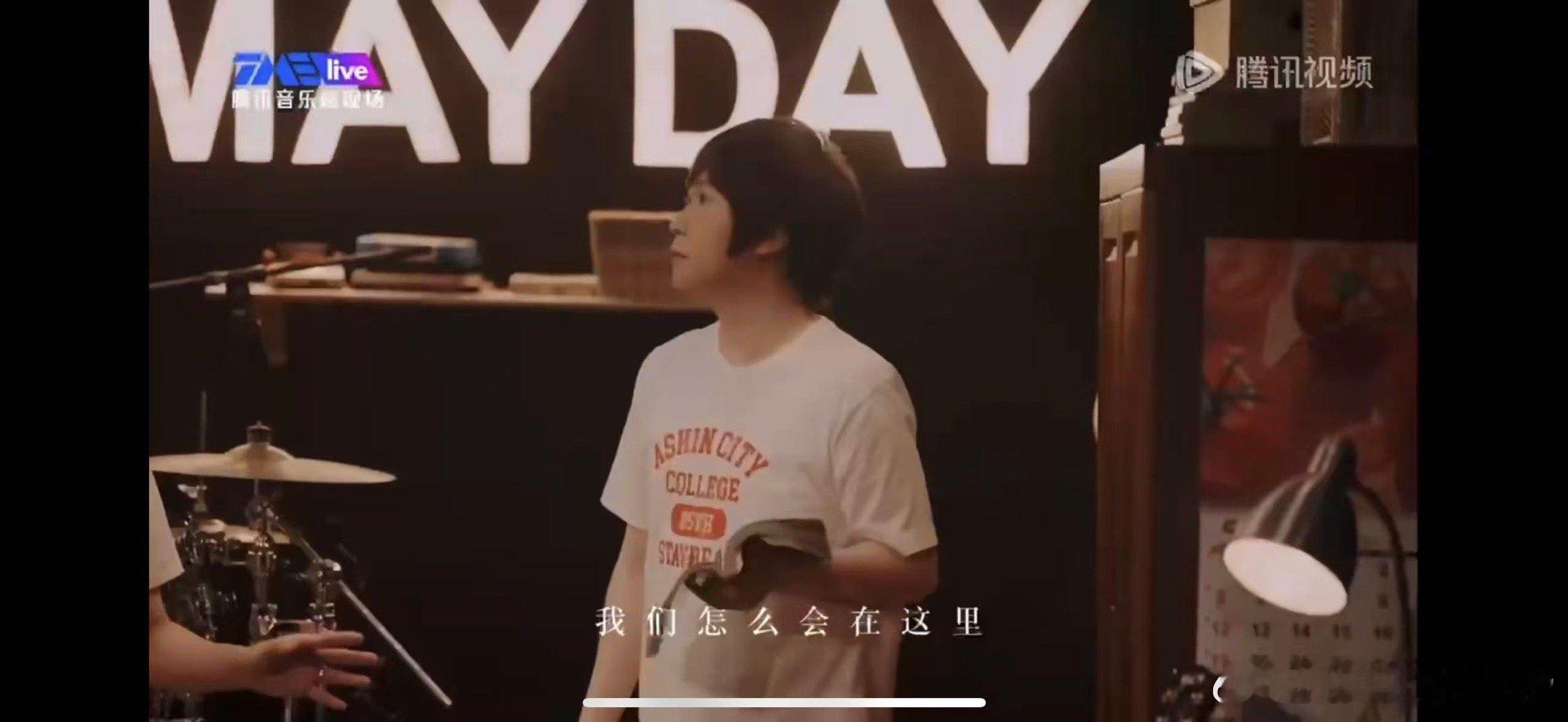 五月天线上跨年演唱会陷入时间循环  陷入时间循环的五月天，线上跨年演唱会与粉丝共