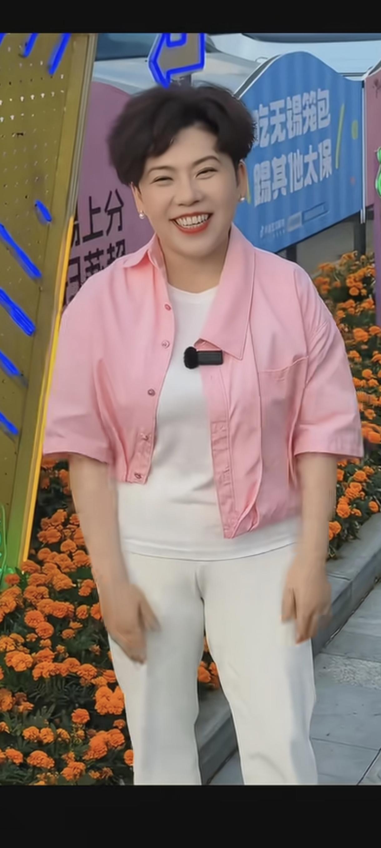 李亚萍，昔日的乒乓球大满贯，如今名利双收，越活越青春，越活越阳光，越活越有女人味
