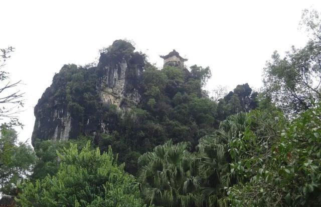 1953年，毛主席来到陈独秀的老家安庆视察。突然，毛主席问工作人员：“陈独秀家还