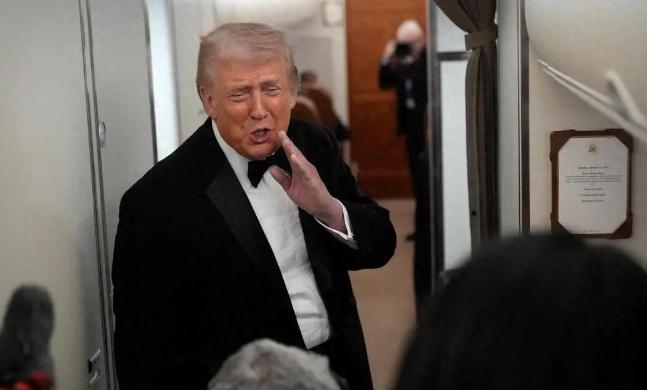 彻底撕破脸！前FBI局长米勒刚离世，特朗普当场就发文狂欢，直说自己特别开心他死了