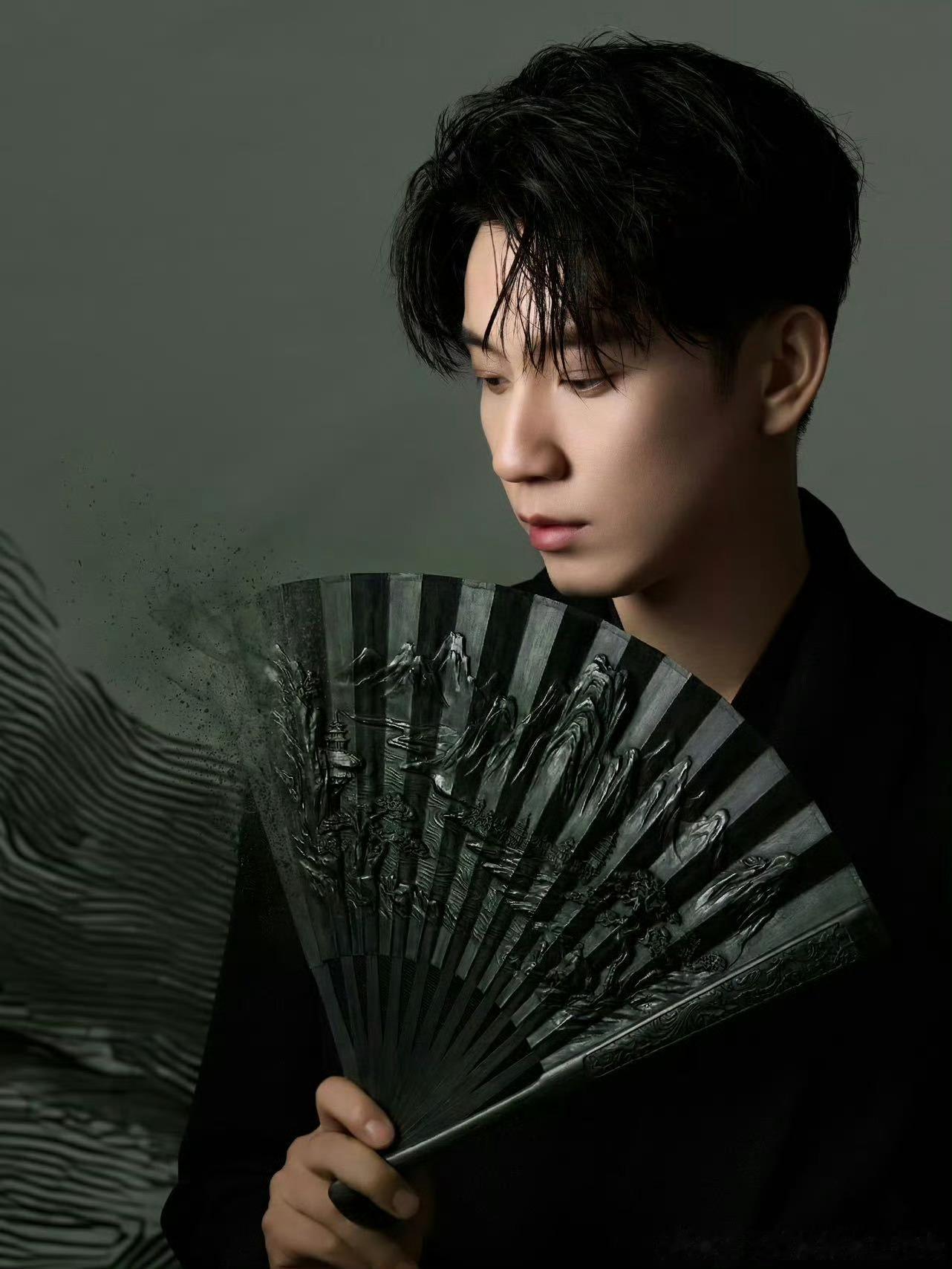 国风王子奇好权威王子奇的国风仪态堪称一绝，既不佝偻也不局促，浑身透着端庄大方的气