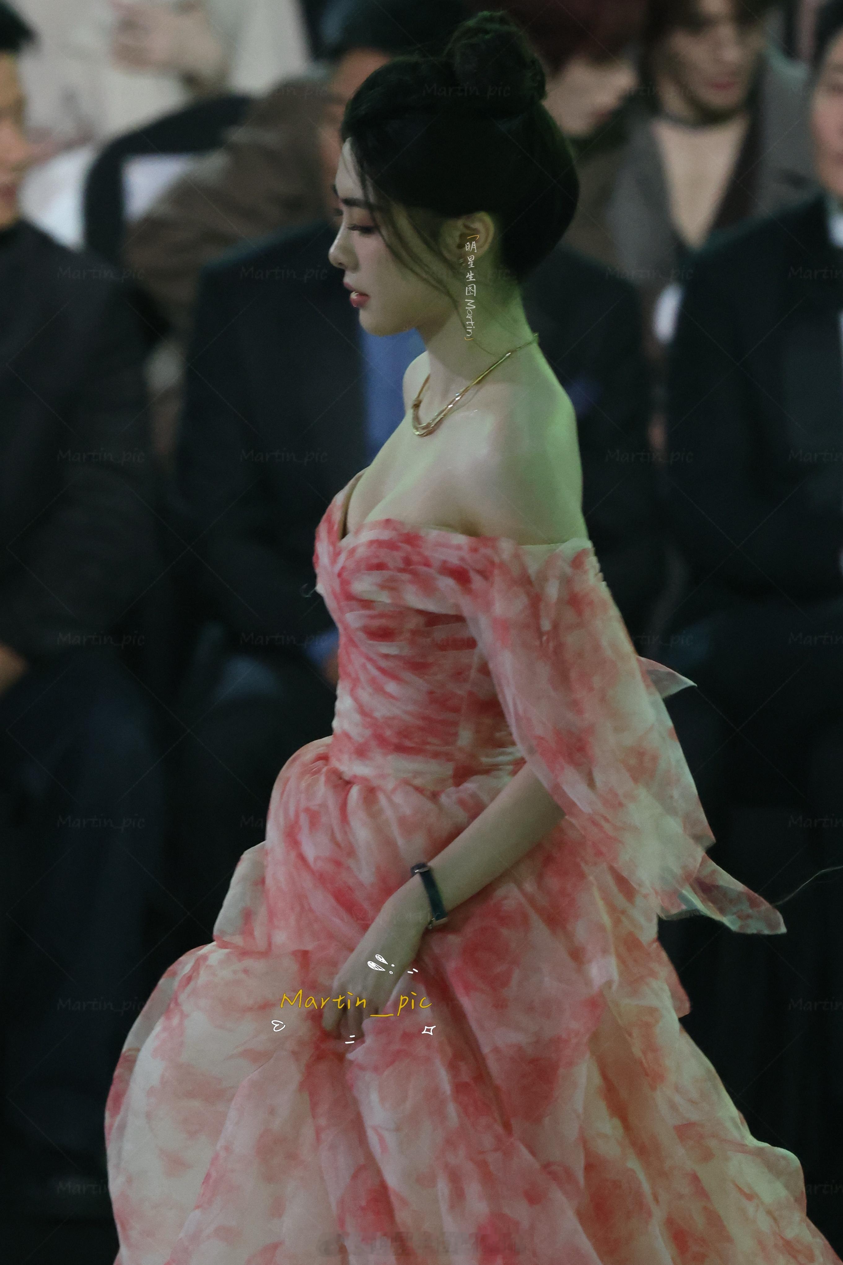 钟雅婷 钟雅婷星光大赏内场生图桃花仙子下凡啦星光大赏钟雅婷