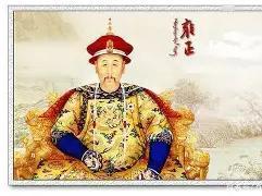 雍正一岁的抓周，握着毛笔胡乱写了个字，康熙看到后脸色瞬变！

现在咱们说起抓周，