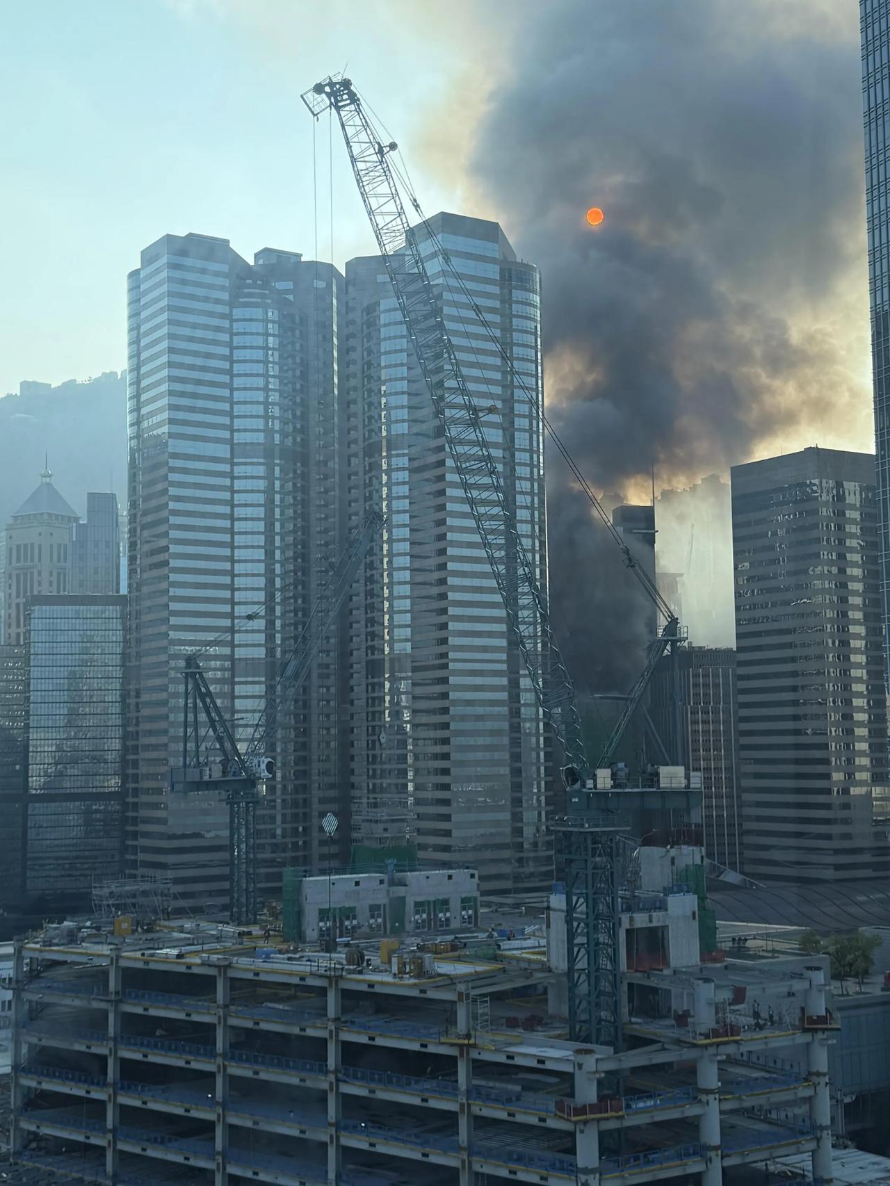 香港为什么一直用竹子脚手架
距离上一次在中环遇到火灾不到2个月时间今天香港又发生