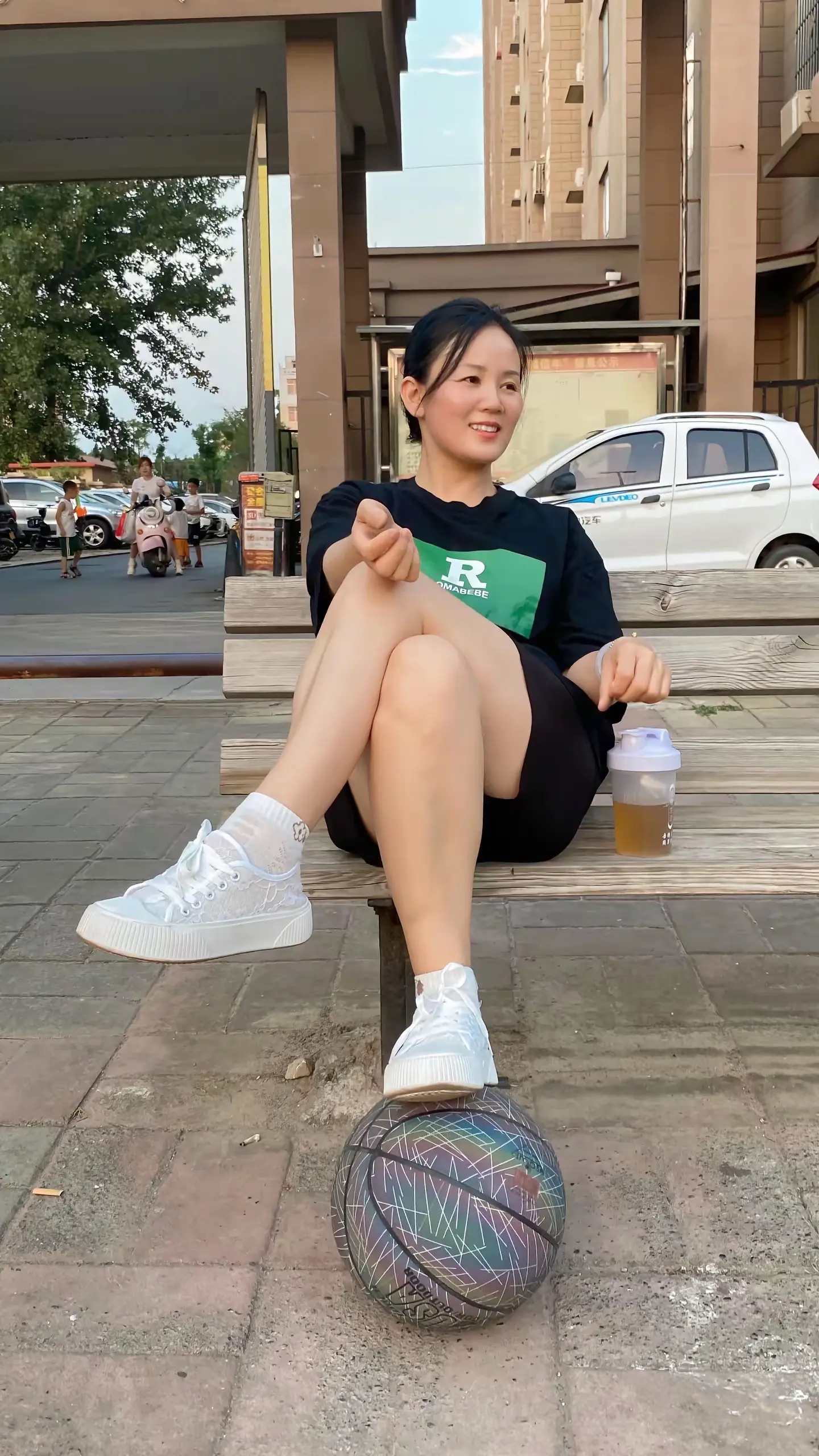 爱是坚定，而非权衡后的选择。真正的爱从来不是在千万种可能里挑挑拣拣，而...