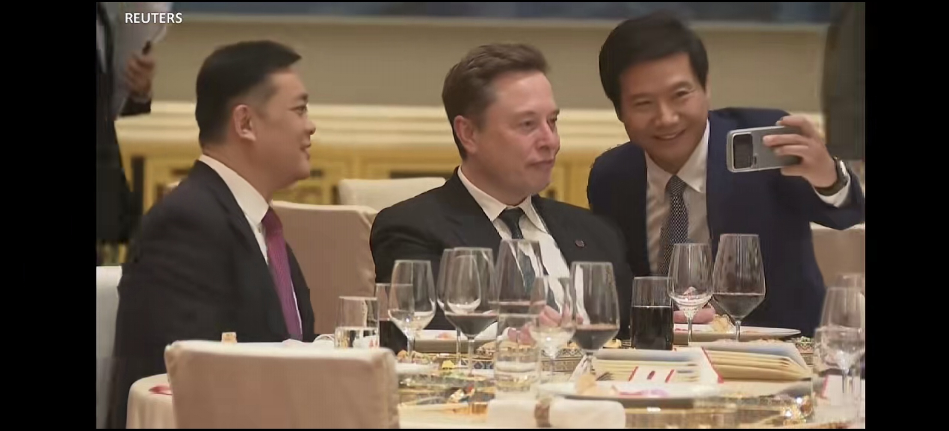 雷总和马总合影了 