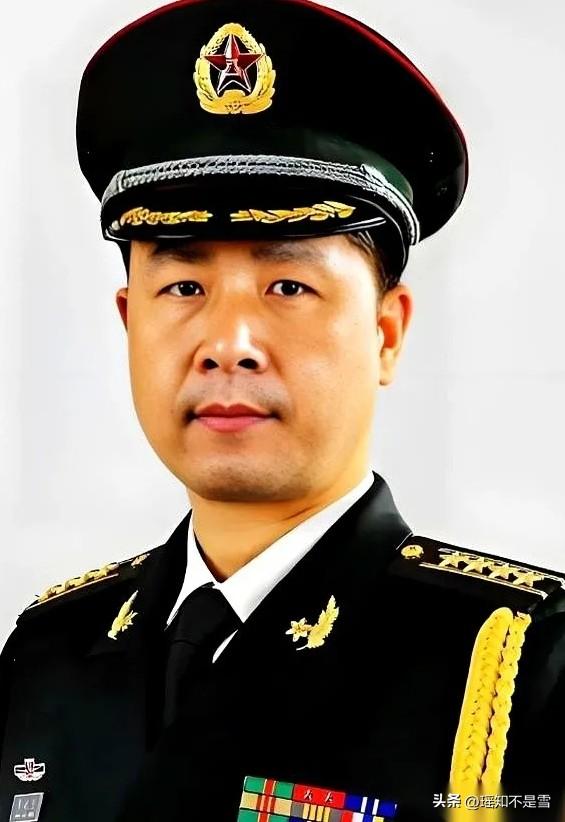 一枚国之重器，直接在天上解体，掉没了。

上万平方公里的戈壁滩，地表温度能烫熟鸡