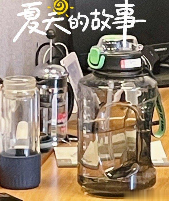 最近大家都特别重视喝水，最新膳食指南推荐女性每天喝水1500毫升，男性1700毫