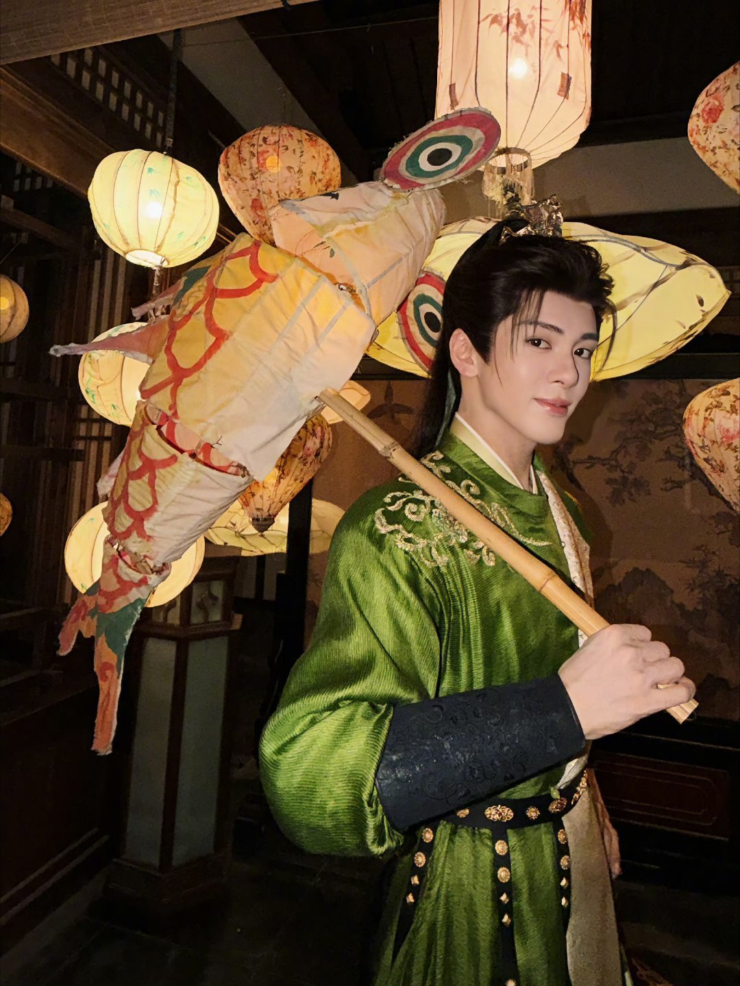 曾舜晞蔺承佑 🌾曾舜晞攻玉 “在吹落叶 在刮小风 在下小雨 在等新年的烟花和我