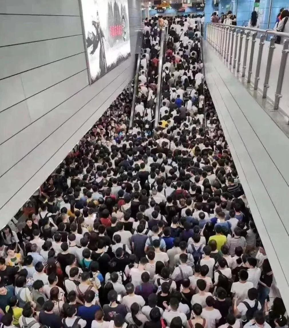 昨天临下班，一个一周前面试过的求职者发微信问：面试官当时说一周内给我消息，因为我