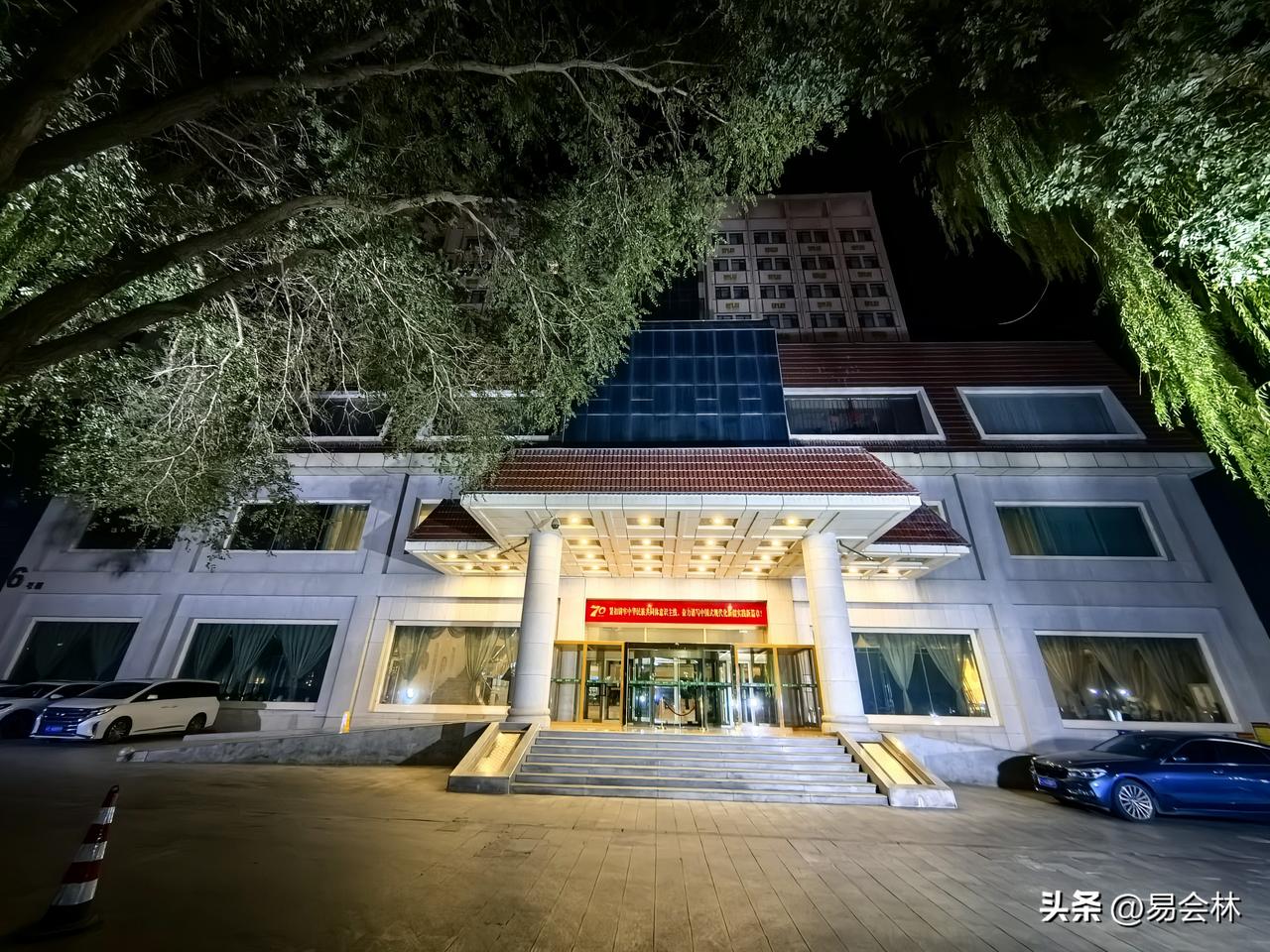 老牌四星级园林式宾馆～哈密宾馆真的名不虚传！
毗邻哈密河国家湿地公园，占地超大，