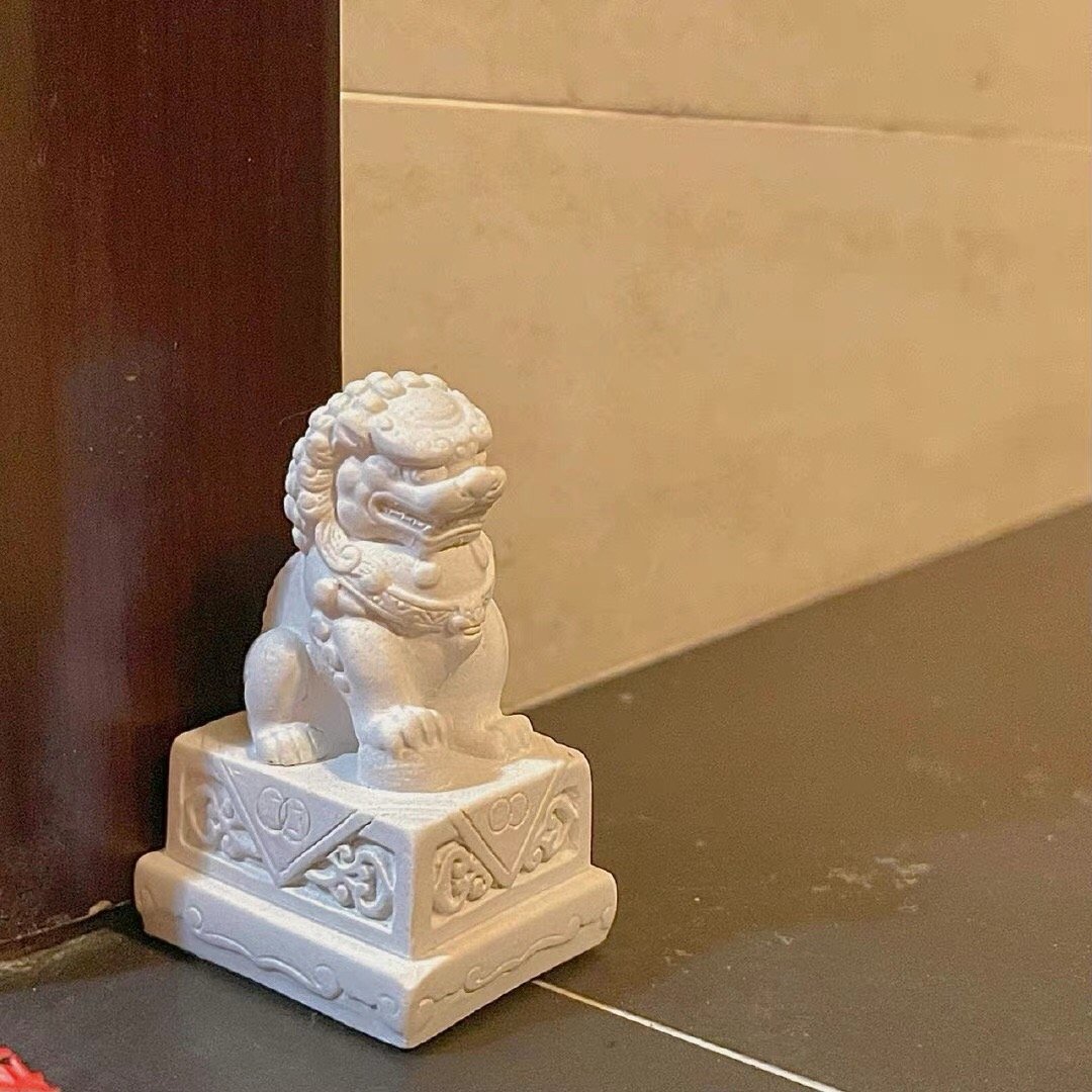 我在回家的路上买了一只石狮子 ​​​