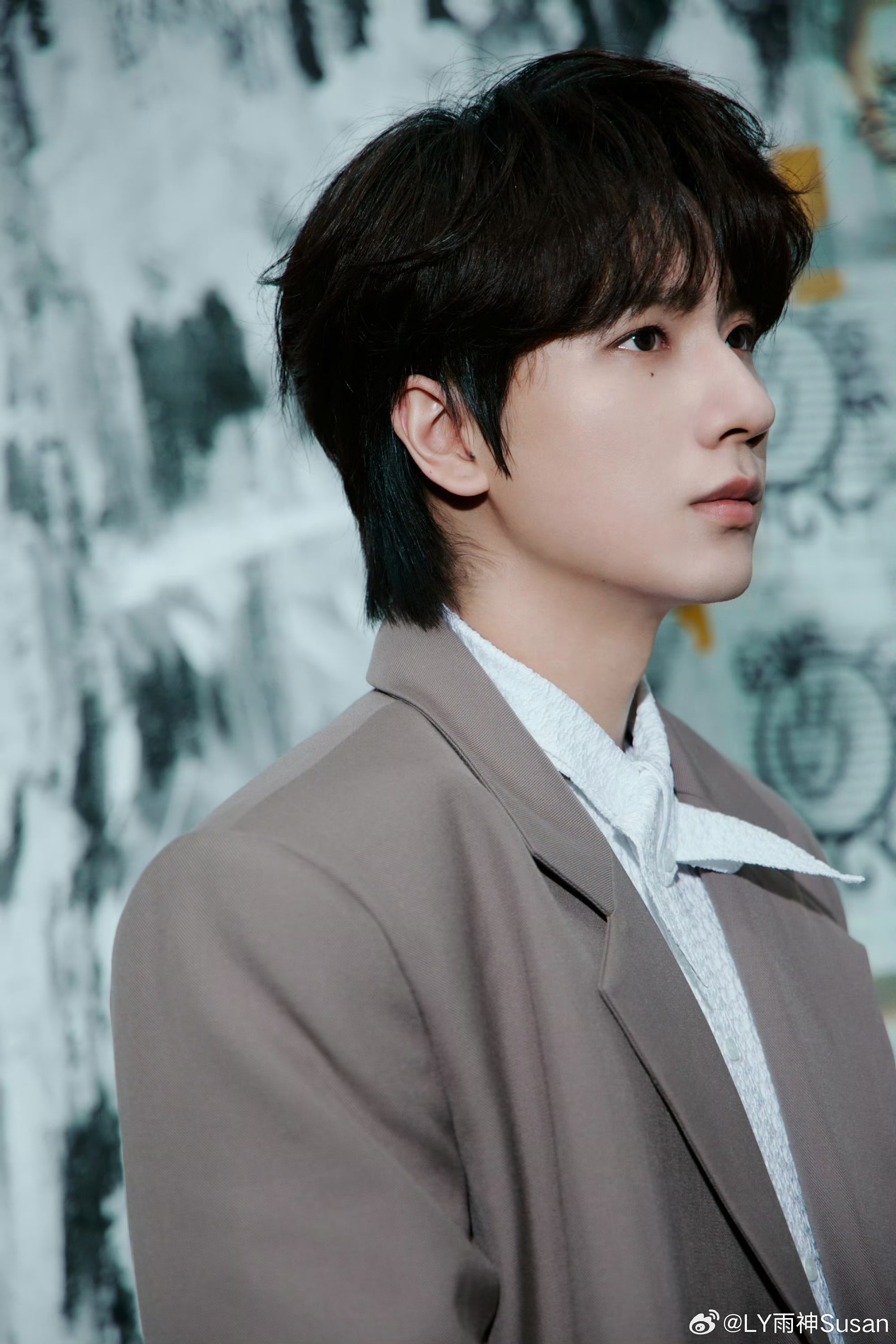 李宏毅毅则日记 lhy李宏毅兰嘉丝汀品牌大使 昨儿的直播又是因为这时差错过了，但