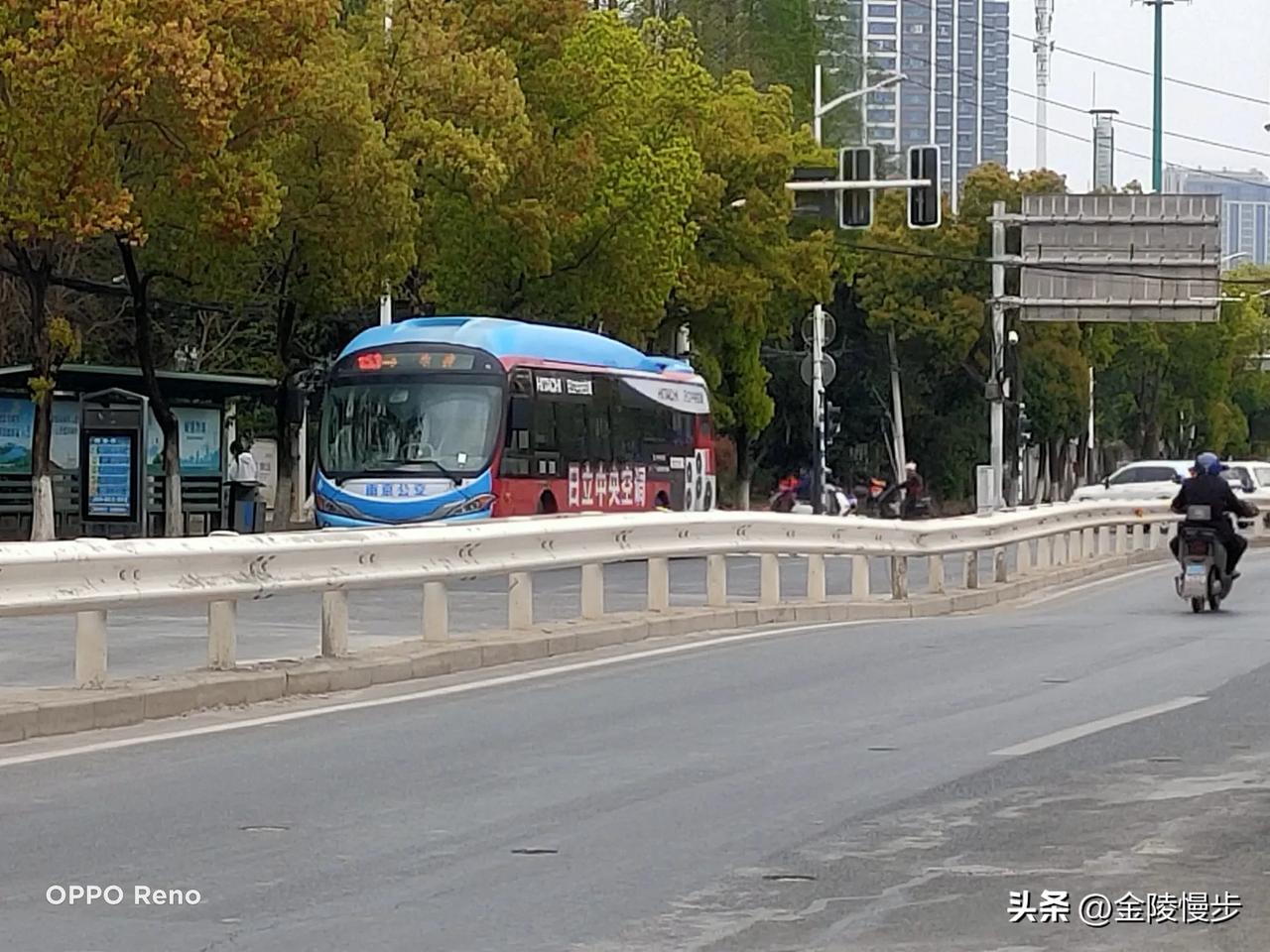 宁马城际梅山段 ，命运多舛又塌陷 ？！公交站旁还冒水—，断断修修大半年！— 南京