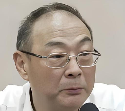 完全同意金灿荣教授的观点，中国没有必要再三要求日本就侵华罪行道歉了，日本道歉不道